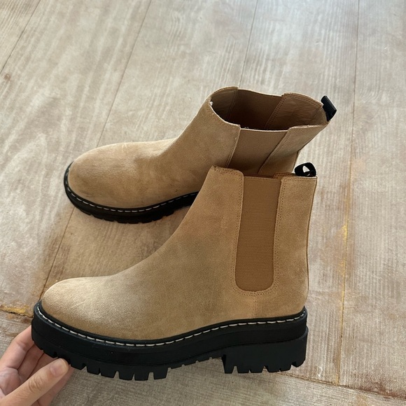 Chelsea boots - Picture 1 of 5